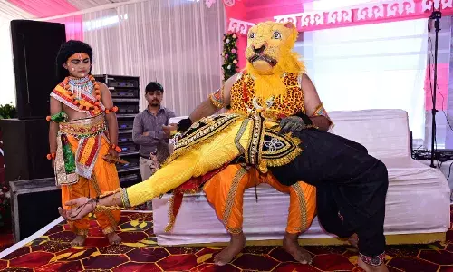 कथाओं से जीवन जीने की कला के साथ माता पिता एवं गुरूओं को सम्मान देना सीखे – संत दिग्विजयराम कथाओं से जीवन जीने की कला के साथ माता पिता एवं गुरूओं को सम्मान देना सीखे – संत दिग्विजयराम