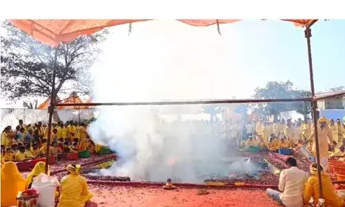 11 हजार किलो लाल मिर्ची से की आहुति, एक भी भक्त को नहीं आई खांसी 11 हजार किलो लाल मिर्ची से की आहुति, एक भी भक्त को नहीं आई खांसी