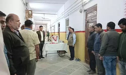 शहीद दिवस पर महात्मा गांधी को दी श्रद्धांजलि शहीद दिवस पर महात्मा गांधी को दी श्रद्धांजलि