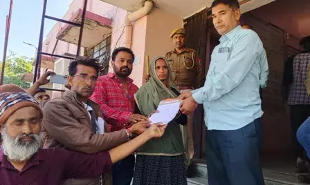 गोशाला को ग्राम पंचायत रावत खेड़ा को सौंपने, समिति अध्यक्ष सहित अन्य पर मुकदमे की मांग