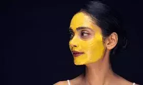 टैनिंग से आप भी हैं परेशान, होममेड फेस पैक्स से पाएं ग्लोइंग और हेल्दी स्किन