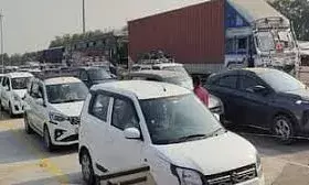 रामनगरी जाने पर पूरी तरह रोक, हाईवे पुलिस के हवाले; जाम में फंसे सैकड़ों वाहन रामनगरी जाने पर पूरी तरह रोक, हाईवे पुलिस के हवाले; जाम में फंसे सैकड़ों वाहन