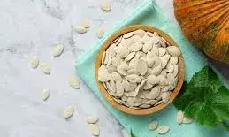 आपके चेहरे और बालों की खूबसूरती में चार चांद लगा देंगे कद्दू के बीज, जानें फायदे