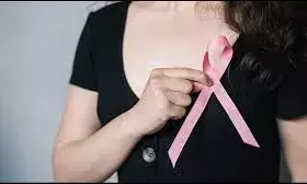 इन 5 संकेतों को महिलाएं न करें नजरअंदाज, ब्रेस्ट कैंसर का हो सकता है खतरा इन 5 संकेतों को महिलाएं न करें नजरअंदाज, ब्रेस्ट कैंसर का हो सकता है खतरा