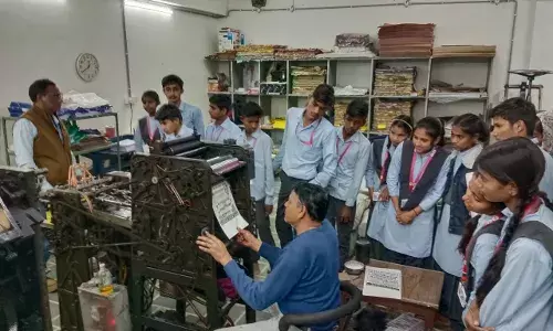 कोटिया के छात्रों को पत्रकारिता और मीडिया साक्षरता के बारे में दी जानकारी