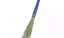 इस तरह रख रहें हैं झाड़ू, तो बहुत जल्द बन जाएंगे राजा से फकीर इस तरह रख रहें हैं झाड़ू, तो बहुत जल्द बन जाएंगे राजा से फकीर