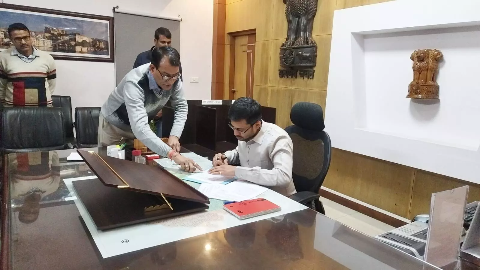 नवनियुक्त जिला कलेक्टर मेहता बोले “उदयपुर में पर्यटन की नई संभावनाओं को तलाशने के करेंगे प्रयास“ नवनियुक्त जिला कलेक्टर मेहता बोले “उदयपुर में पर्यटन की नई संभावनाओं को तलाशने के करेंगे प्रयास“