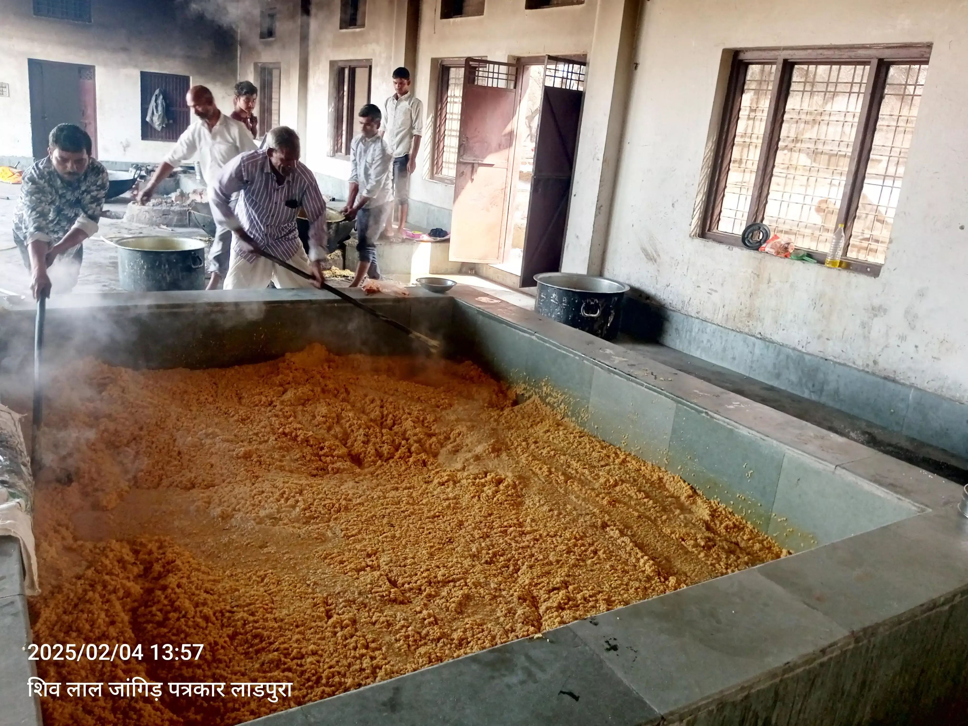 लाड़पुरा में भगवान श्री देवनारायण का 1113 वां जन्मोत्सव के उपलक्ष पर पांच क्विंटल दाल-चावल का लगाया भोग