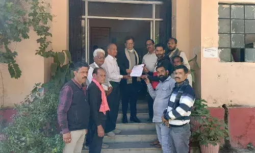 विद्युत विभाग का कार्यालय यथा स्थान पर रखने हेतु दिया ज्ञापन