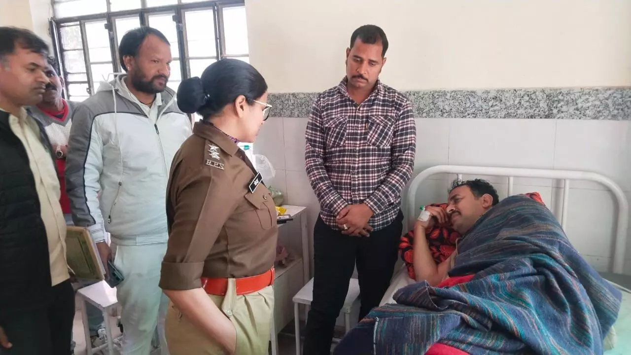 संगम यूनिवर्सिटी में चाकू बाजी ड्यूटी ऑफिसर घायल संगम यूनिवर्सिटी में चाकू बाजी ड्यूटी ऑफिसर घायल