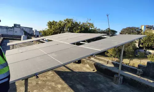 जिला कलक्टर आलोक रंजन की नवाचारी पहल - राजकीय विद्यालयों में (सीएसआर) से लगाये जायेंगे सोलर पैनल