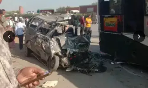 कुंभ जा रहे भीलवाड़ा के 8  लोगो की मौत:टायर फटने से बस बेकाबू होकर कार से टकराई, बड़लियास और मुकुंदपुरिया के हैं लोग