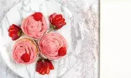 गुलाब की पंखुड़ियों से बनाई जाती हैं खाने की ये स्वादिष्ट चीजें, घर पर बनाना भी है आसान गुलाब की पंखुड़ियों से बनाई जाती हैं खाने की ये स्वादिष्ट चीजें, घर पर बनाना भी है आसान