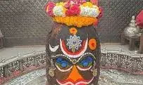 भस्मारती में निराले स्वरूप में सजे बाबा महाकाल, भस्म आरती में महिलाओं को करना होता है घूंघट, ऐसा क्यों