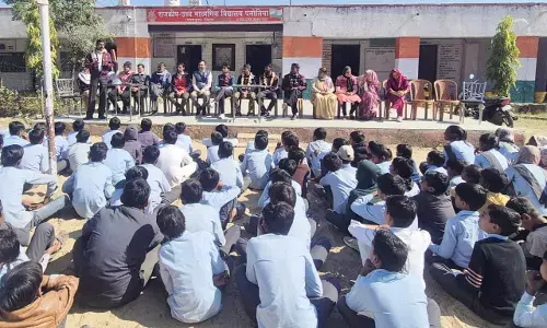 पनोतिया विद्यालय में एयरफोर्स व कनिष्ठ सहायक में चयनित होने पर पूर्व छात्रों का किया सम्मान