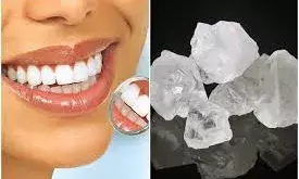 दांतों के लिए वरदान है फिटकिरी, जानें इसके फायदें दांतों के लिए वरदान है फिटकिरी, जानें इसके फायदें