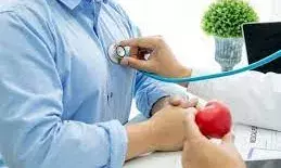 बैड कोलेस्ट्रॉल को बढ़ने से रोकेंगी किचन में रखीं ये 4 चीजें, दिल भी रहेगा हेल्दी