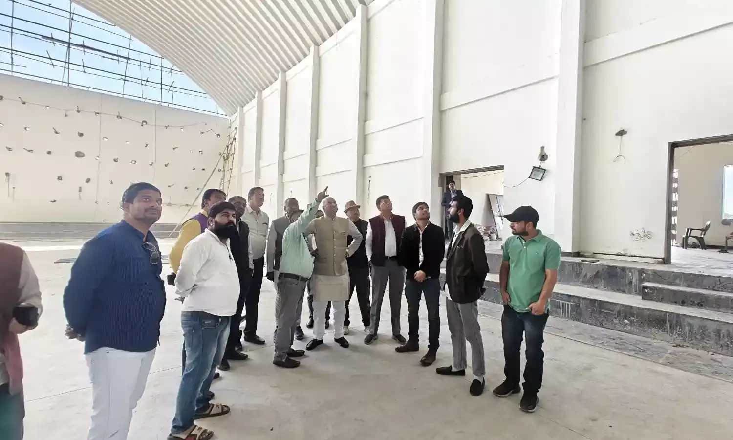 सांसद जोशी ने मोदी सरकार की खेलो इंडिया योजना में 4.50 करोड की लागत से बन रहे इंडोर स्टेडियम का अवलोकन किया    ‌