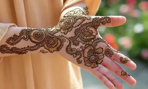 अपने भाई की शादी में रचाएं इस डिजाइन की मेहंदी, खूबसूरती में भाभी को भी कर देंगी फेल