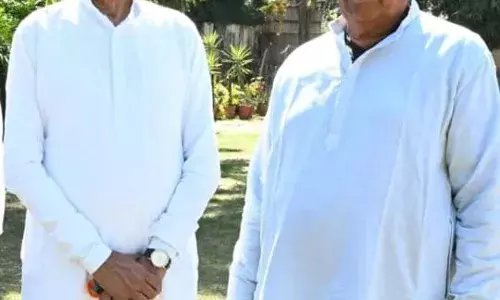 आसींद पूर्व विधायक नानुराम कुमावत का अशोक गहलोत से मुलाकात