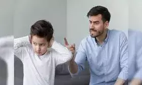 बच्चों को बात-बात पर डांटना पड़ सकता है भारी, जानें इससे होने वाले नुकसानों को