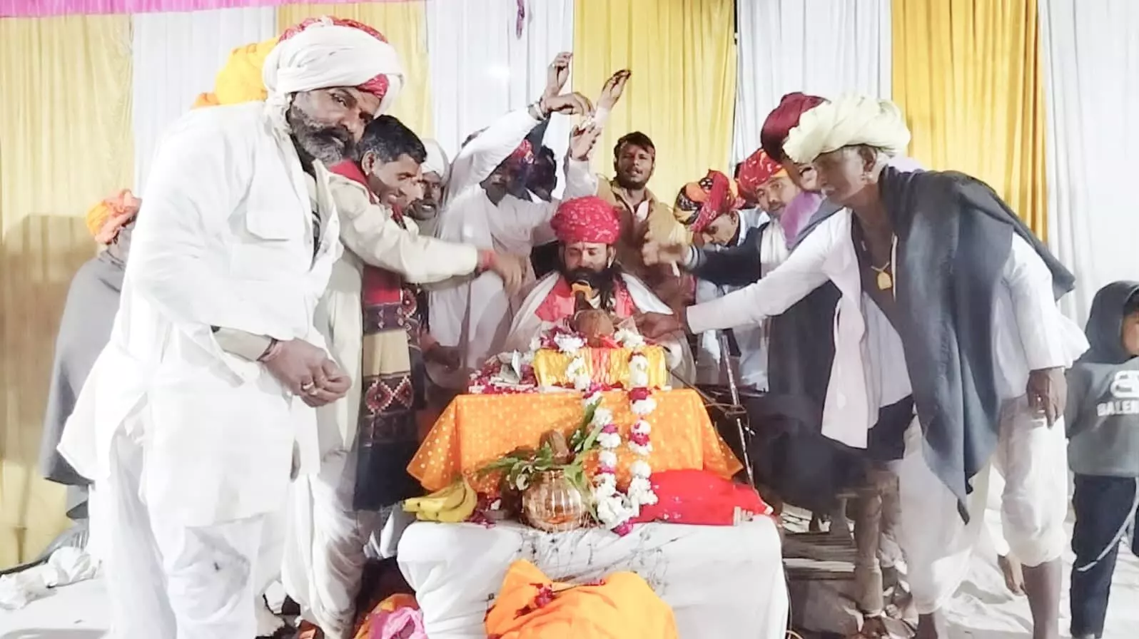 राधेकृष्ण की मूर्ति प्राण प्रतिष्ठा व विवाह महोत्सव संपन्न राधेकृष्ण की मूर्ति प्राण प्रतिष्ठा व विवाह महोत्सव संपन्न