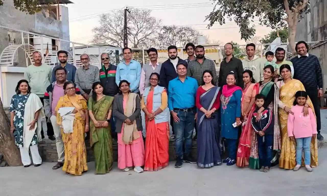 राजस्थान कायस्थ महासभा की मासिक बैठक चित्तौड़ किले पर हेरीटेज रिजॉर्ट पर आयोजित की