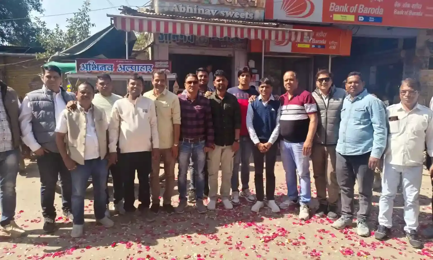 विश्वकर्मा जयंति पर निकली शोभायात्राओं का पुष्प वर्षा से किया स्वागत