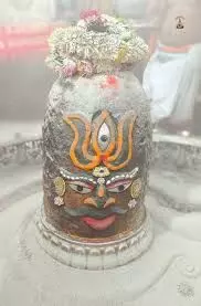 भस्म आरती में खुला बाबा महाकाल का तीसरा नेत्र, भस्म रमाकर दिए कुछ ऐसे दर्शन भस्म आरती में खुला बाबा महाकाल का तीसरा नेत्र, भस्म रमाकर दिए कुछ ऐसे दर्शन