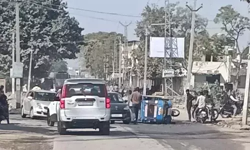 आसींद कस्बे के मध्य गुजर रहे नेशनल हाईवे 158 का अधूरा निर्माण कार्य हो रहा जानलेवा साबित