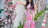 वैलेंटाइन डे पर इन एक्ट्रेसेस की तरह पहनें प्रिंटेड मिडी ड्रेस, मिलेगा स्टाइलिश लुक