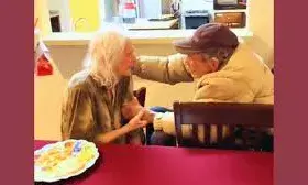 तुझे तेरी धड़कन से पहचान लेंगे… शादी के 67 साल और भूलने की बीमारी, रुला देगी ये लव स्टोरी