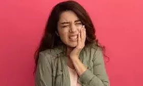 दांतों की कैविटी और दर्द से छुटकारा दिलाएंगे ये घरेलू नुस्खे दांतों की कैविटी और दर्द से छुटकारा दिलाएंगे ये घरेलू नुस्खे