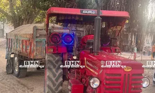 अवैध बजरी परिवहन करते पाए जाने पर ट्रैक्टर जब्त