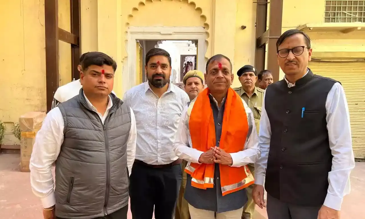 मंदिर मंडल नवनियुक्त सीईओ राजेश शर्मा ने श्रीजी दर्शन कर संभाला पदभार