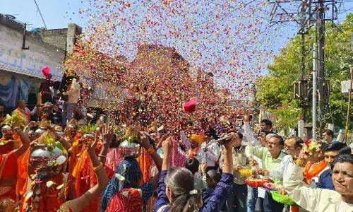 रविदास महाराज की जयन्ती पर शोभायात्रा का कांग्रेस जनों ने किया स्वागत