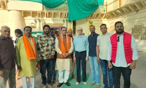 गुजरात के पूर्व सीएम विजय रुपाणी ने किए श्रीजी प्रभु के दर्शन