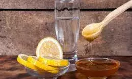 नींबू और शहद से वजन कम कैसे होता है, क्या सभी के लिए फायदेमंद है ये नुस्खा?
