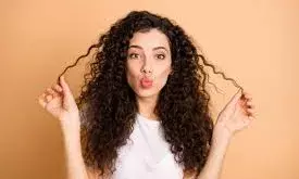 क्या आपके भी बाल घुंघराले हैं? ऐसे करें देखभाल, पाएंगें बेस्ट और चमकदार कर्ल्स क्या आपके भी बाल घुंघराले हैं? ऐसे करें देखभाल, पाएंगें बेस्ट और चमकदार कर्ल्स