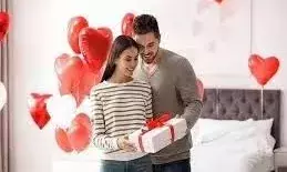 इस वैलेंटाइन डे को स्पेशल बनाने के लिए पार्टनर को दें ये गिफ्ट, हमेशा रहेगा याद