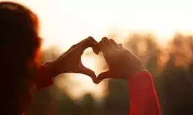 क्यों मनाया जाता है वैलेंटाइन डे? जानें इस दिन से जुड़ी कुछ रोचक बातें क्यों मनाया जाता है वैलेंटाइन डे? जानें इस दिन से जुड़ी कुछ रोचक बातें