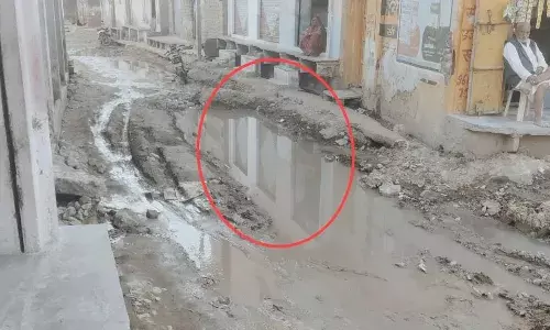 चंबल और सड़क निर्माण ठेकेदार की लापरवाही..जनता परेशान,मुख्य मार्ग 24 घंटे से बंद