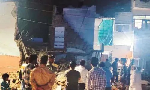 अचानक ढह गया 2 मंजिला घर, मोहल्ले में मचा हड़कंप
