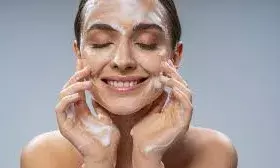 बदलते मौसम में स्किन का ख्याल रखेंगे ये 3 फेस मास्क, जानिए इन्हें बनाने का तरीका बदलते मौसम में स्किन का ख्याल रखेंगे ये 3 फेस मास्क, जानिए इन्हें बनाने का तरीका