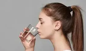 सुबह-सुबह गरम पानी पीने से शरीर में होने वाले फायदे जो आपको भी कर देंगे हैरान सुबह-सुबह गरम पानी पीने से शरीर में होने वाले फायदे जो आपको भी कर देंगे हैरान