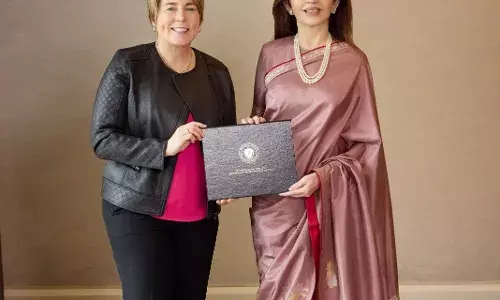 नीता अंबानी को मैसाचुसेट्स की गवर्नर ने किया सम्मानित नीता अंबानी को मैसाचुसेट्स की गवर्नर ने किया सम्मानित