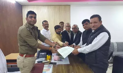 पोस्टर फाड़ने को लेकर लगाए गए मुकदमे में बेबुनियाद,अभिभाषक संस्था ने की जांच अधिकारी बदलने की मांग