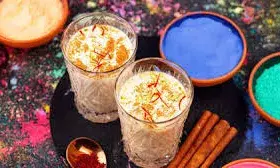 ठंडाई से महाशिवरात्रि को बनाएं और भी खास,यहां जानें बनाने के तरीका ठंडाई से महाशिवरात्रि को बनाएं और भी खास,यहां जानें बनाने के तरीका