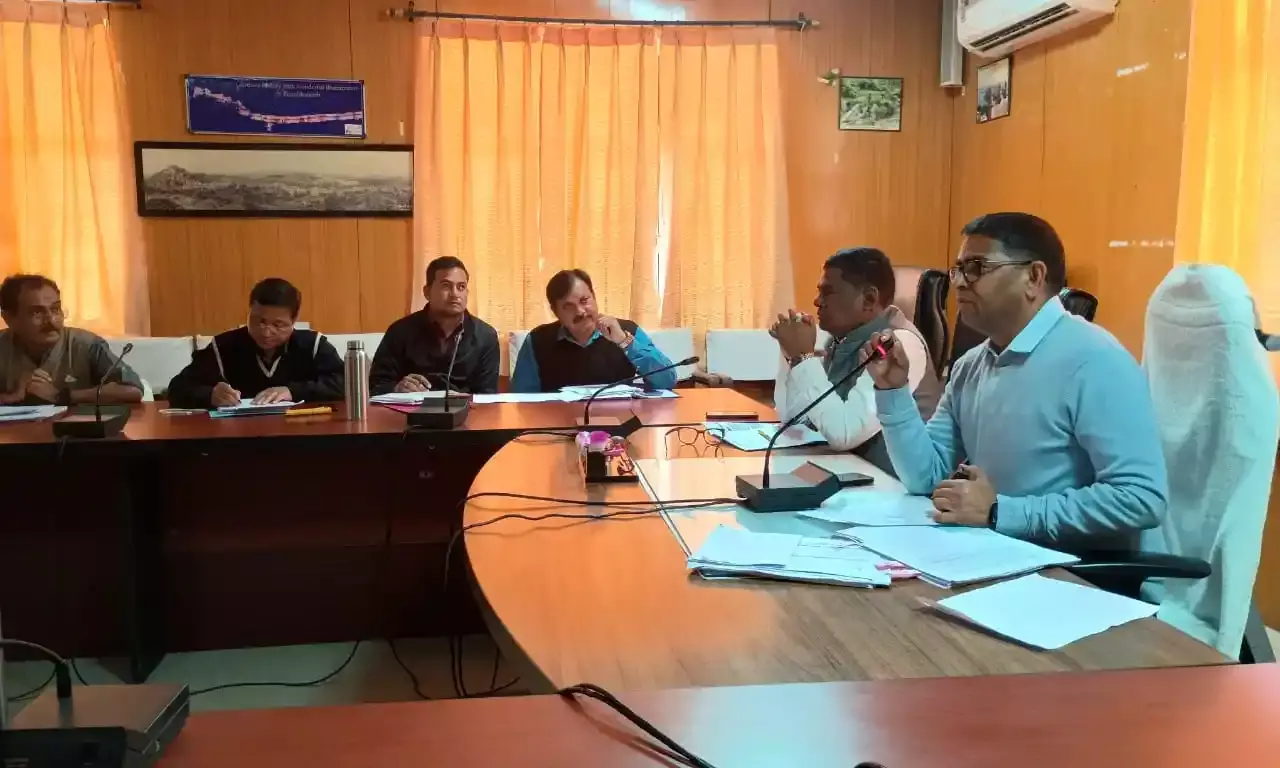 कलक्टर ने साप्ताहिक समीक्षा बैठक में विभिन्न विभागों को दिए दिशा निर्देश