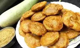 लौकी से बनाएं कुरकुरे और स्वादिष्ट पकौड़े नोट करें ये रेसिपी